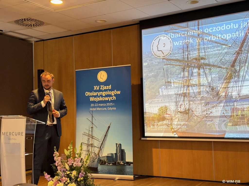 Prelegent podczas konferencji XV Zjazdu Otolaryngologów Wojskowych.