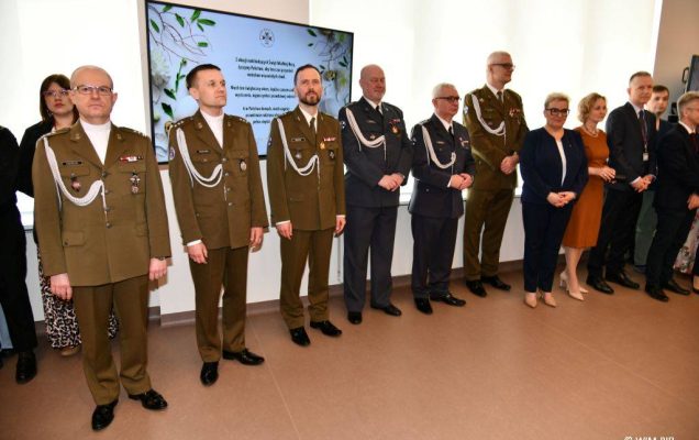 Pracownicy WIM-PIB podczas spotkania wielkanocnego.