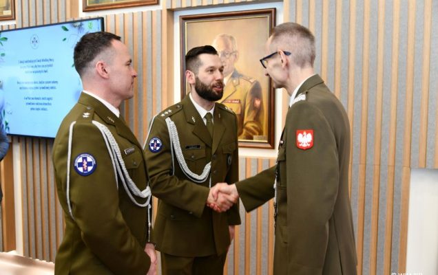 Pracownicy i goście WIM-PIB podczas spotkania wielkanocnego.