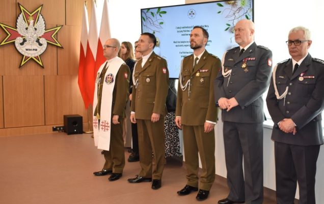 Pracownicy i goście WIM-PIB podczas spotkania wielkanocnego.