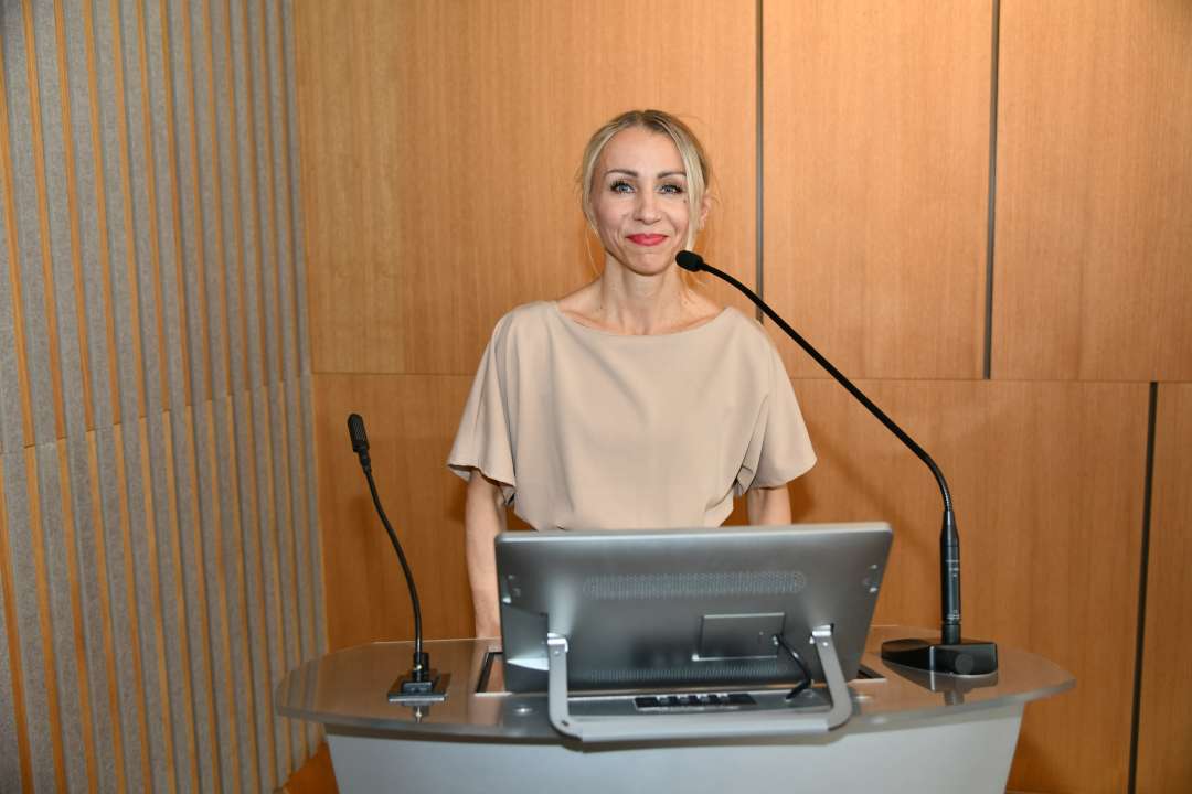 Małgorzata Złotkowska, kierownik Biura Dyrektora WIM-PIB, główny specjalista ds. komunikacji społecznej prowadzi uroczystość.