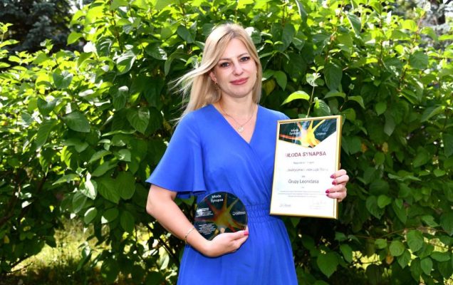 Justyna Sabela z dyplomem i nagrodą 