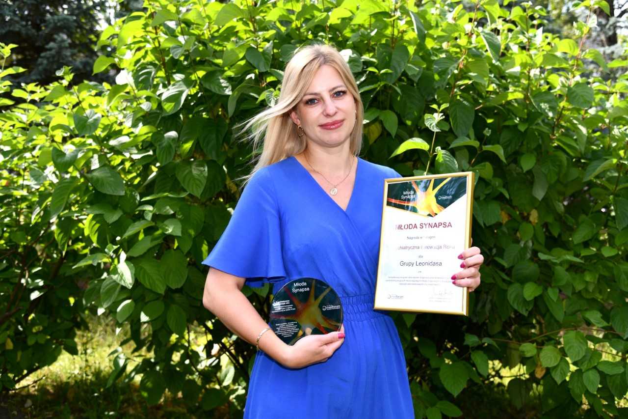 Justyna Sabela z dyplomem i nagrodą 