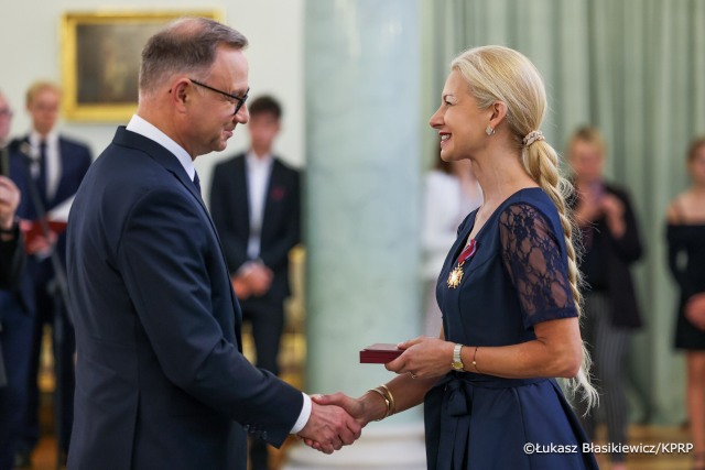 za wybitne zasługi w działalności na rzecz rozwoju medycyny i ochrony zdrowia