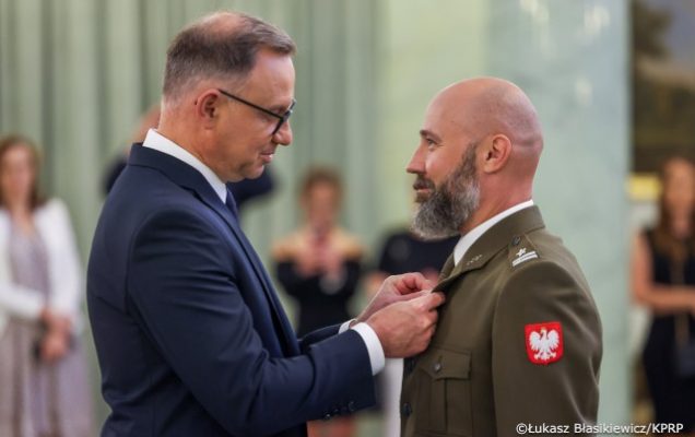 za wybitne zasługi w działalności na rzecz rozwoju medycyny i ochrony zdrowia