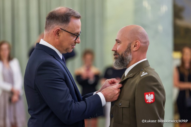 za wybitne zasługi w działalności na rzecz rozwoju medycyny i ochrony zdrowia
