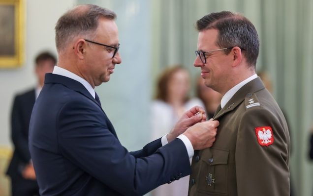 za wybitne zasługi w działalności na rzecz rozwoju medycyny i ochrony zdrowia