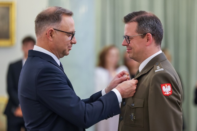 za wybitne zasługi w działalności na rzecz rozwoju medycyny i ochrony zdrowia