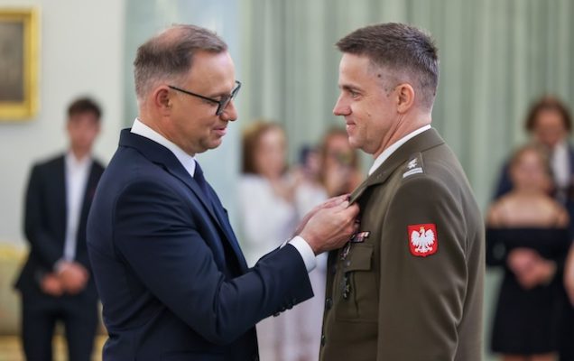 za wybitne zasługi w działalności na rzecz rozwoju medycyny i ochrony zdrowia