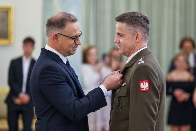 za wybitne zasługi w działalności na rzecz rozwoju medycyny i ochrony zdrowia