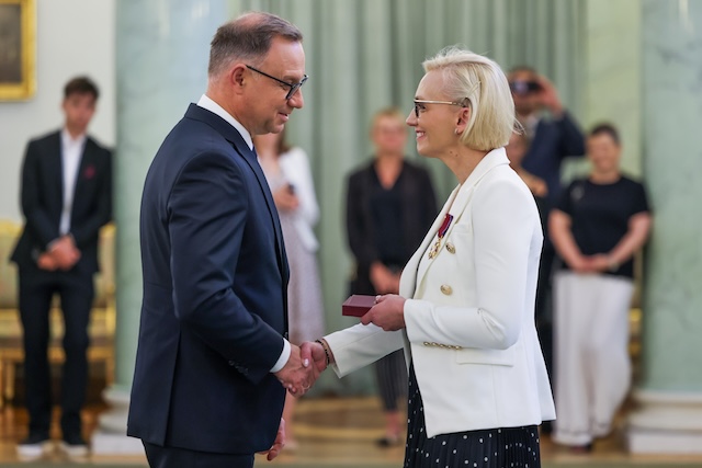 za wybitne zasługi w działalności na rzecz rozwoju medycyny i ochrony zdrowia