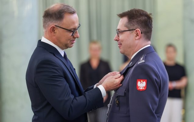 za wybitne zasługi w działalności na rzecz rozwoju medycyny i ochrony zdrowia