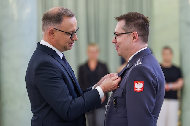 za wybitne zasługi w działalności na rzecz rozwoju medycyny i ochrony zdrowia