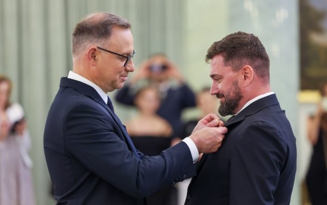 za wybitne zasługi w działalności na rzecz rozwoju medycyny i ochrony zdrowia