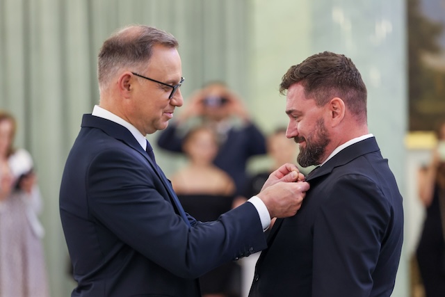 za wybitne zasługi w działalności na rzecz rozwoju medycyny i ochrony zdrowia