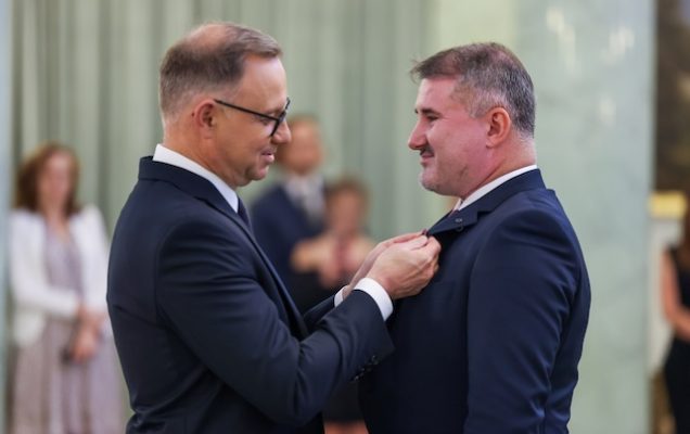 za wybitne zasługi w działalności na rzecz rozwoju medycyny i ochrony zdrowia