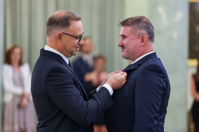 za wybitne zasługi w działalności na rzecz rozwoju medycyny i ochrony zdrowia