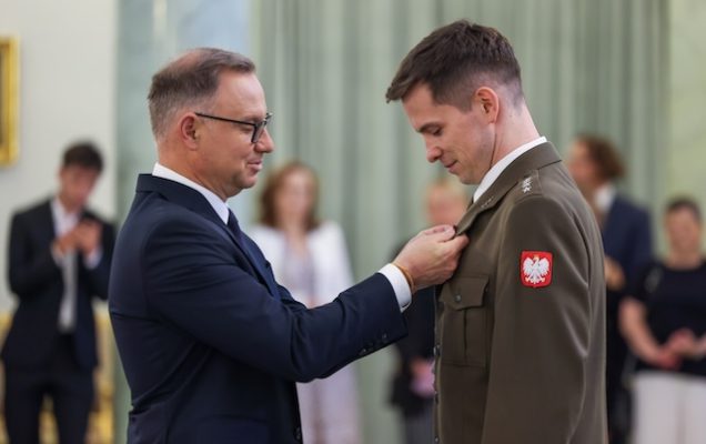 za wybitne zasługi w działalności na rzecz rozwoju medycyny i ochrony zdrowia