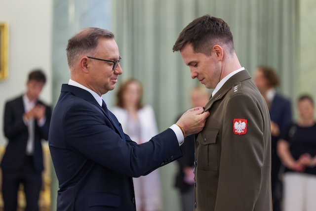 za wybitne zasługi w działalności na rzecz rozwoju medycyny i ochrony zdrowia