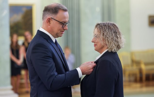 za wybitne zasługi w działalności na rzecz rozwoju medycyny i ochrony zdrowia