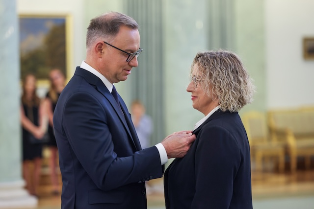 za wybitne zasługi w działalności na rzecz rozwoju medycyny i ochrony zdrowia