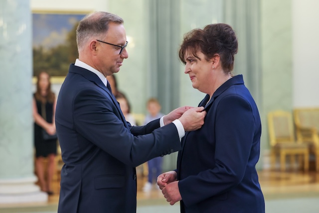 za wybitne zasługi w działalności na rzecz rozwoju medycyny i ochrony zdrowia