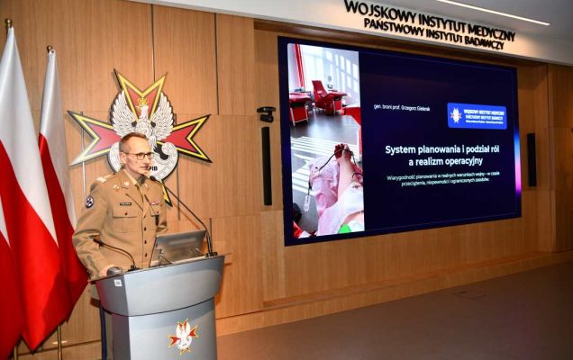 Grzegorz Gielerak przemawia na konferencji o przygotowaniu systemu ochrony zdrowia do zadań obronnych państwa