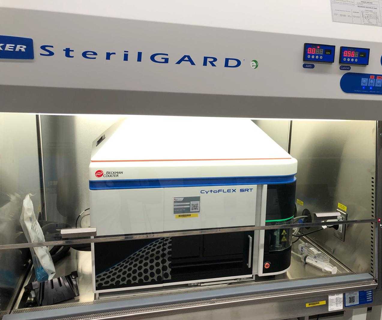 Sprzęt laboratoryjny: SORTER KOMÓRKOWY CYTOFLEX SRT w pomieszczeniu LOMTI.