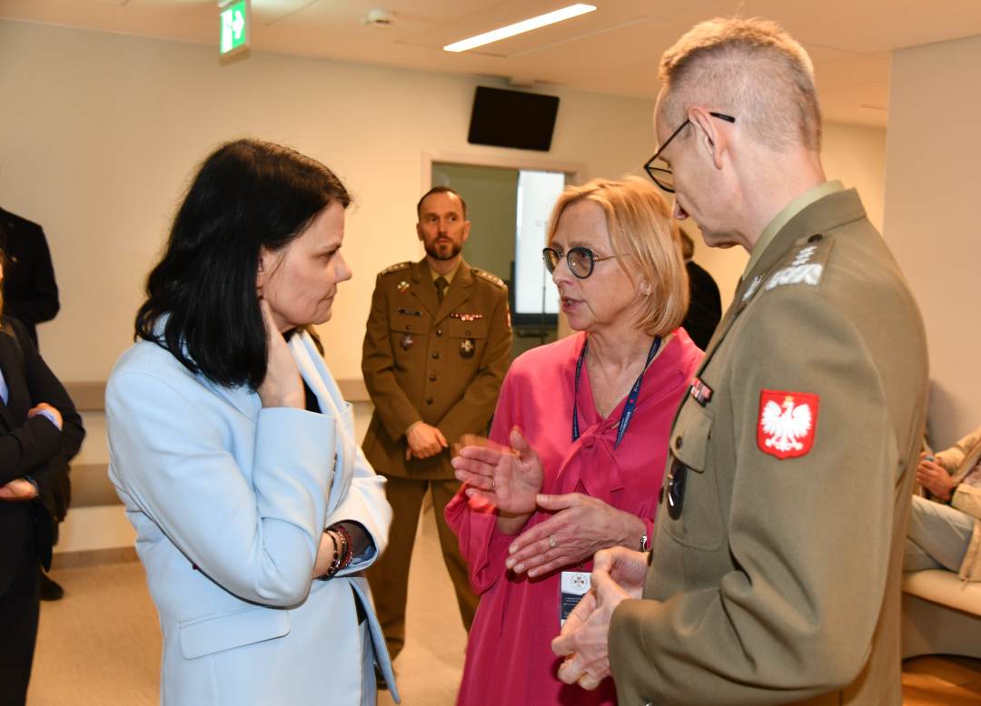Katarzyna Kacperczyk, Grzegorz Gielerak i Renata Duchnowska w Klinice Onkologii.