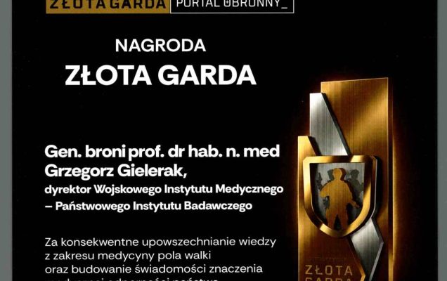 Plakat promujący wydarzenie Warszawskie Targi Obronne z logotypem „Super Express” w prawym górnym rogu. Na czarnym tle widoczny jest złoty napis „Złota Garda – Portal Obronny” oraz informacja o przyznaniu Nagrody Złota Garda dla gen. broni prof. dr hab. n. med. Grzegorza Gieleraka, dyrektora Wojskowego Instytutu Medycznego – Państwowego Instytutu Badawczego. Tekst opisuje wyróżnienie za upowszechnianie wiedzy z zakresu medycyny pola walki i budowanie świadomości znaczenia medycznej odporności państwa. Po prawej stronie znajduje się zdjęcie statuetki w kolorach złota i srebra z wizerunkiem sylwetki żołnierza na tarczy. Całość utrzymana w eleganckiej, kontrastowej kolorystyce czerni, bieli i złota, podkreślającej prestiż nagrody.