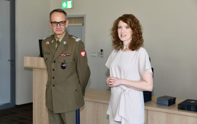 Grzegorz Gielerak i pracowniczka WIM.