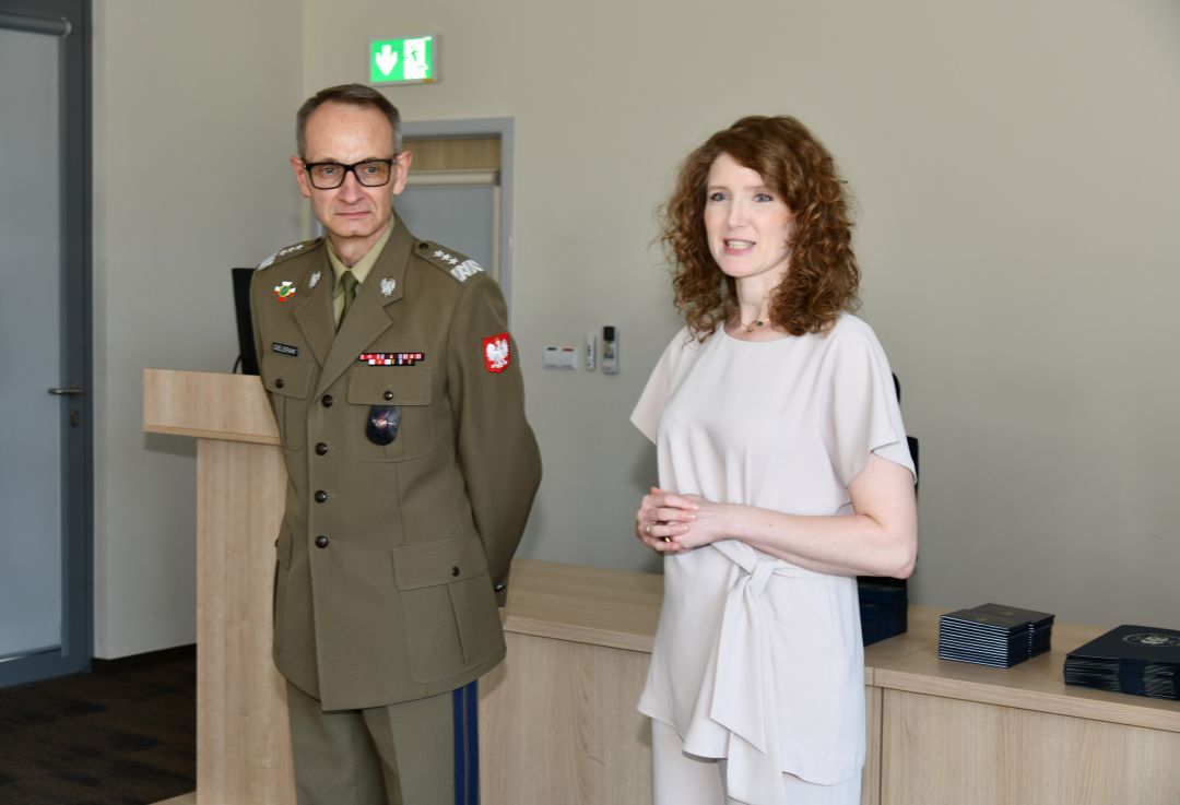 Grzegorz Gielerak i pracowniczka WIM.