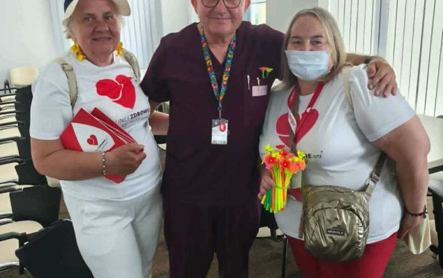 Profesor Piotr Rzepecki z członkiniami Kierunek Zdrowie.