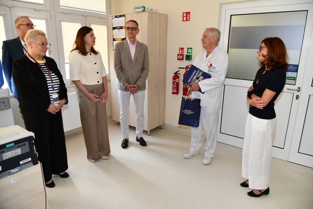 Witold Tłustochowicz, Ewa Więsik-Szewczyk, Grzegorz Gielerak, Lidia Wojda oraz Tomasz Miezancew, Agata Będzichowska składa podziękowania poprzedniemu kierownikowi kliniki.